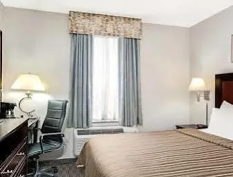 מלון ניו יורק Days Inn By Wyndham Long Island City