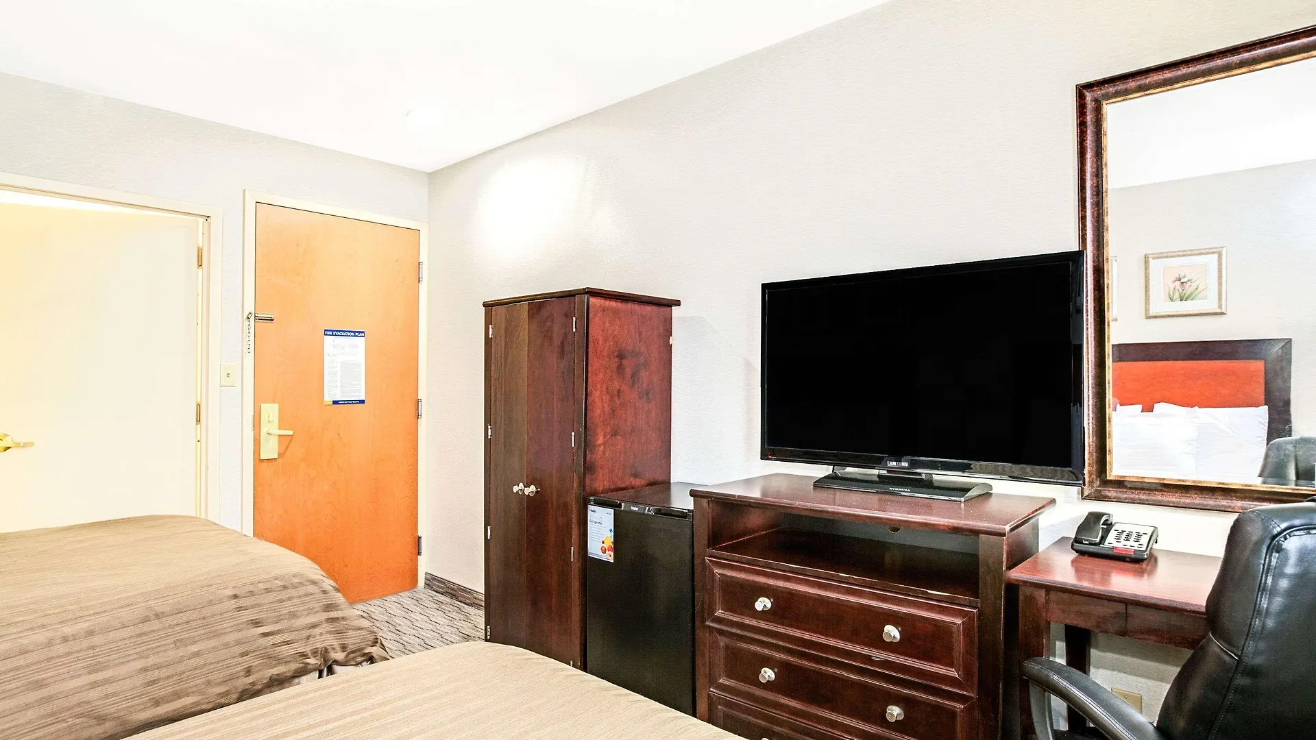 Days Inn By Wyndham Long Island City New York Hotel