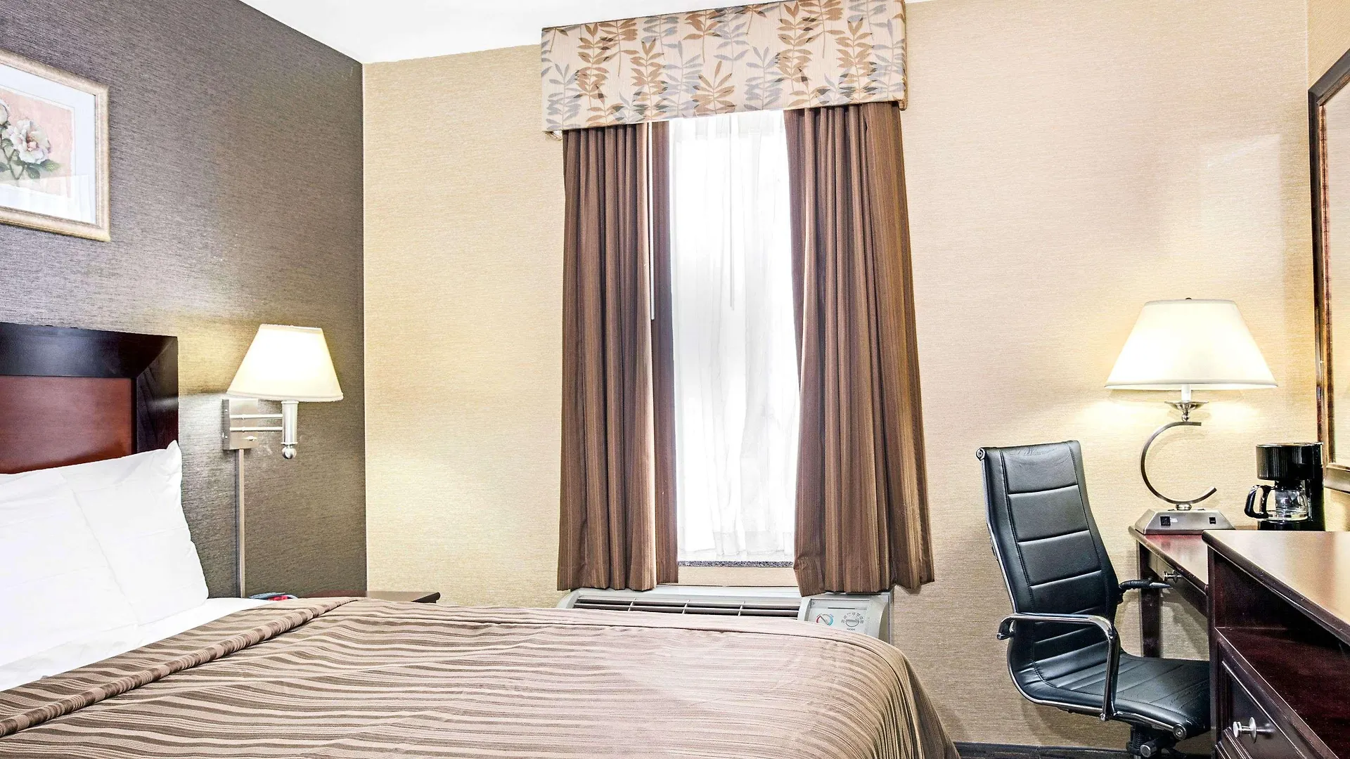Days Inn By Wyndham Long Island City New York