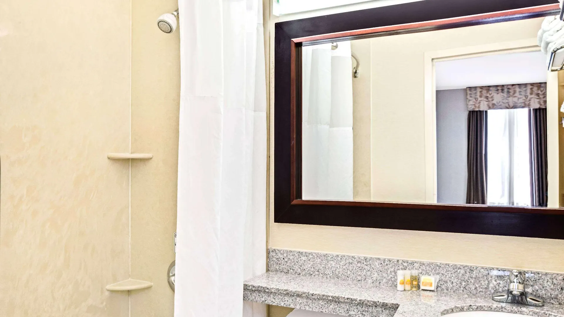 *** Hotel Days Inn By Wyndham Long Island City New York USA