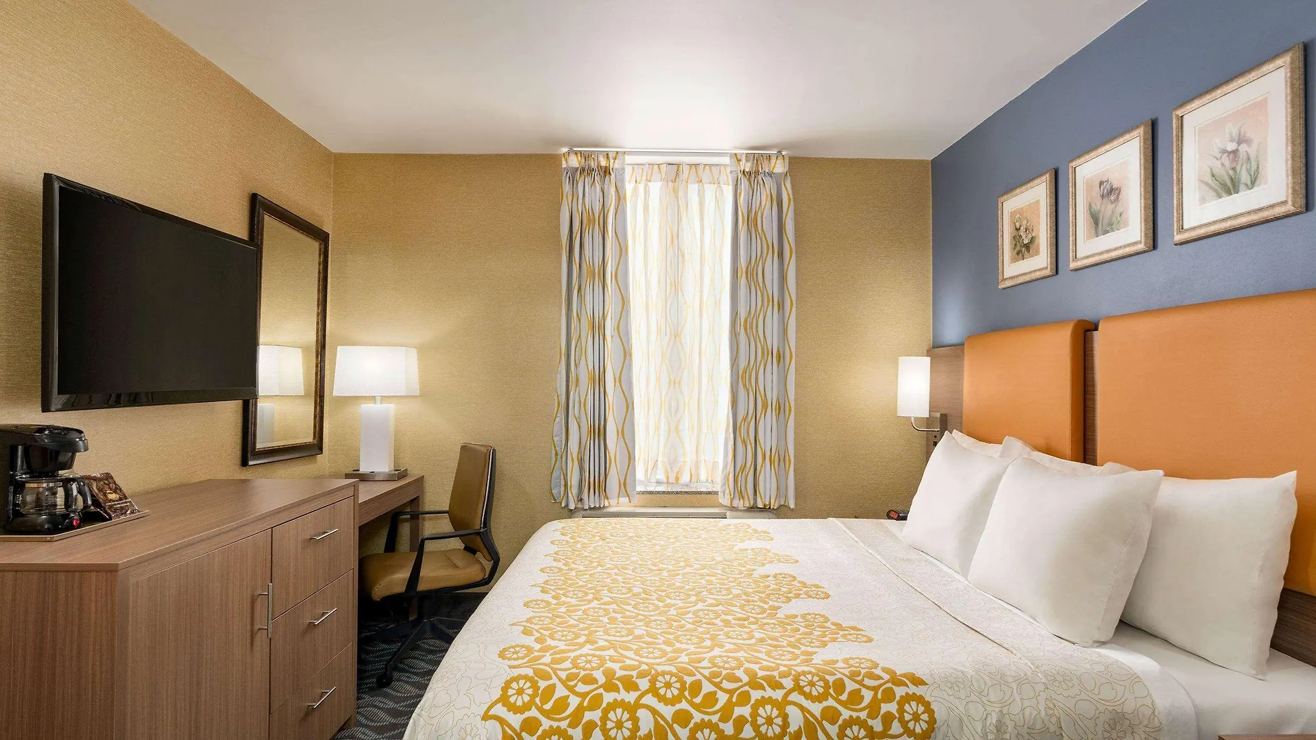 Days Inn By Wyndham Long Island City New York